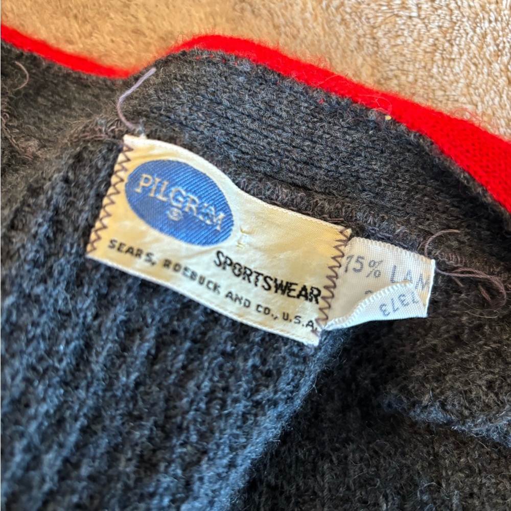 Vintage 1960’s Pilgrim Charcoal Knit Vest w/ Scarlet Trim M/L  Gender Neutral - Picture 7 of 7